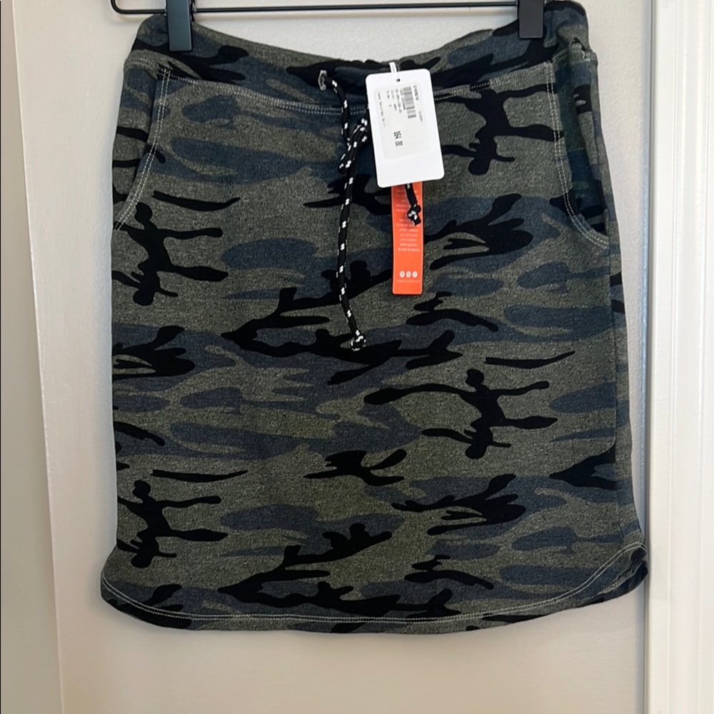 Sundry Green and Black Pencil Skirt Casual Knee-length.
💋Final price💋